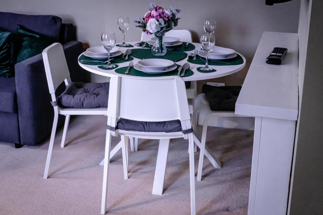 Lord Street - 2 Beautiful Apartments - Sleep Up To 14 Guests - By Rework Accommodation Честър Екстериор снимка