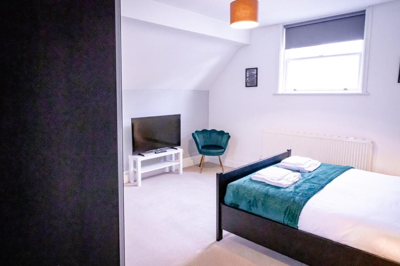 Lord Street - 2 Beautiful Apartments - Sleep Up To 14 Guests - By Rework Accommodation Честър Екстериор снимка