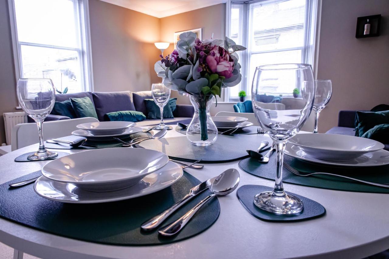 Lord Street - 2 Beautiful Apartments - Sleep Up To 14 Guests - By Rework Accommodation Честър Екстериор снимка