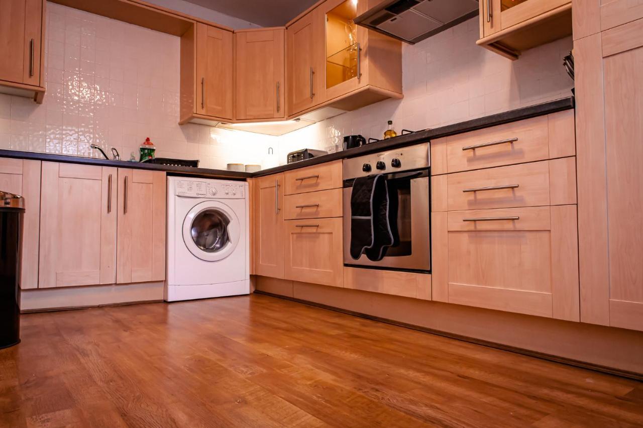 Lord Street - 2 Beautiful Apartments - Sleep Up To 14 Guests - By Rework Accommodation Честър Екстериор снимка