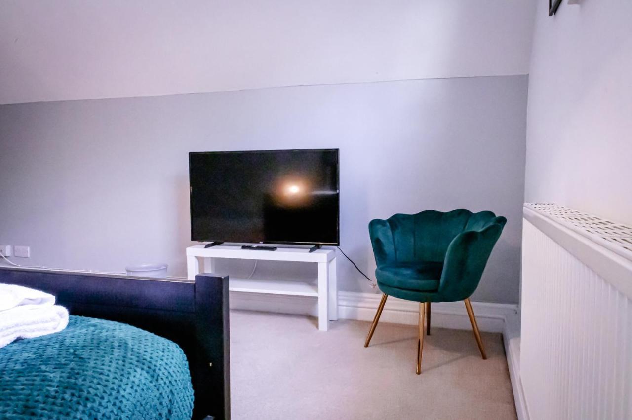 Lord Street - 2 Beautiful Apartments - Sleep Up To 14 Guests - By Rework Accommodation Честър Екстериор снимка