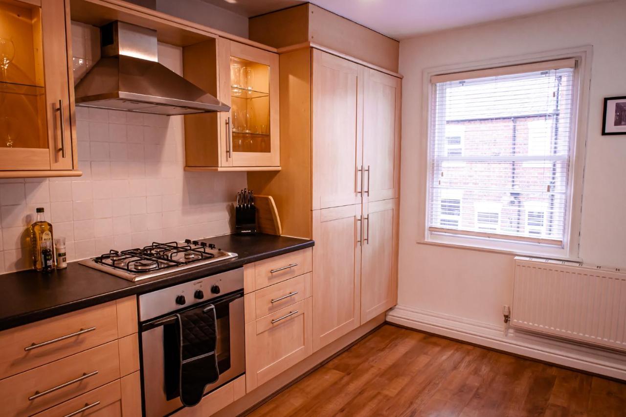 Lord Street - 2 Beautiful Apartments - Sleep Up To 14 Guests - By Rework Accommodation Честър Екстериор снимка