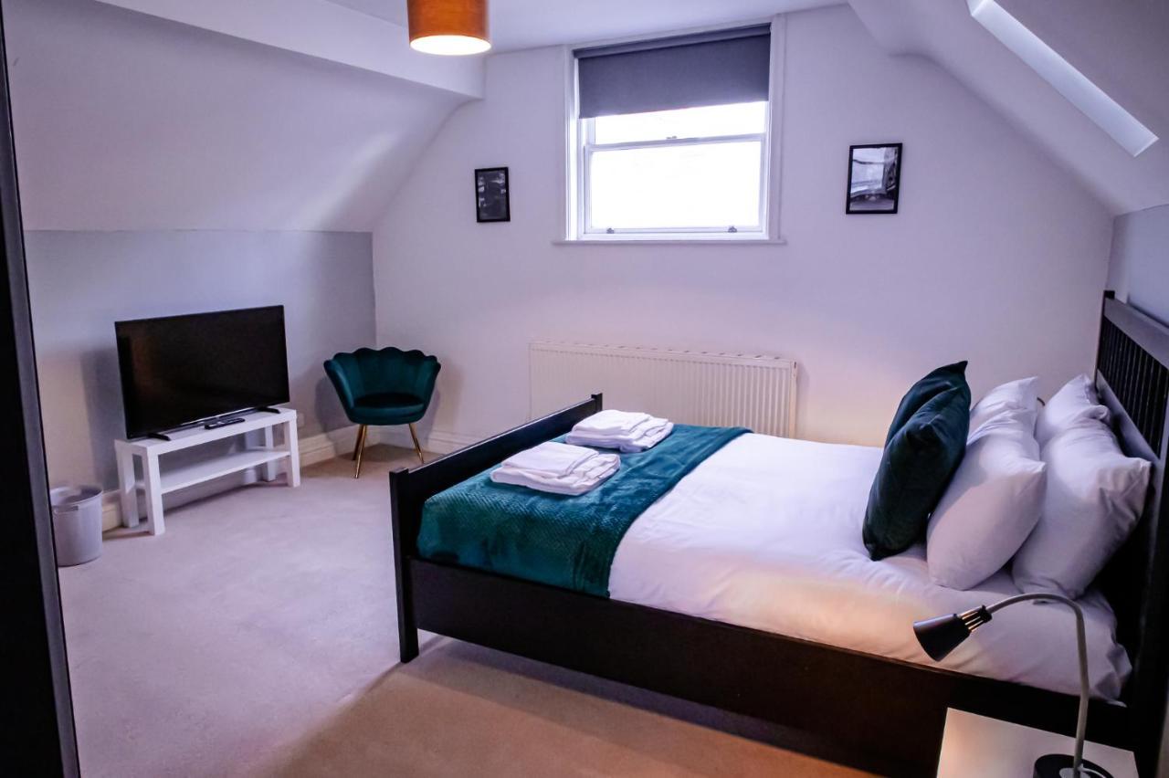 Lord Street - 2 Beautiful Apartments - Sleep Up To 14 Guests - By Rework Accommodation Честър Екстериор снимка