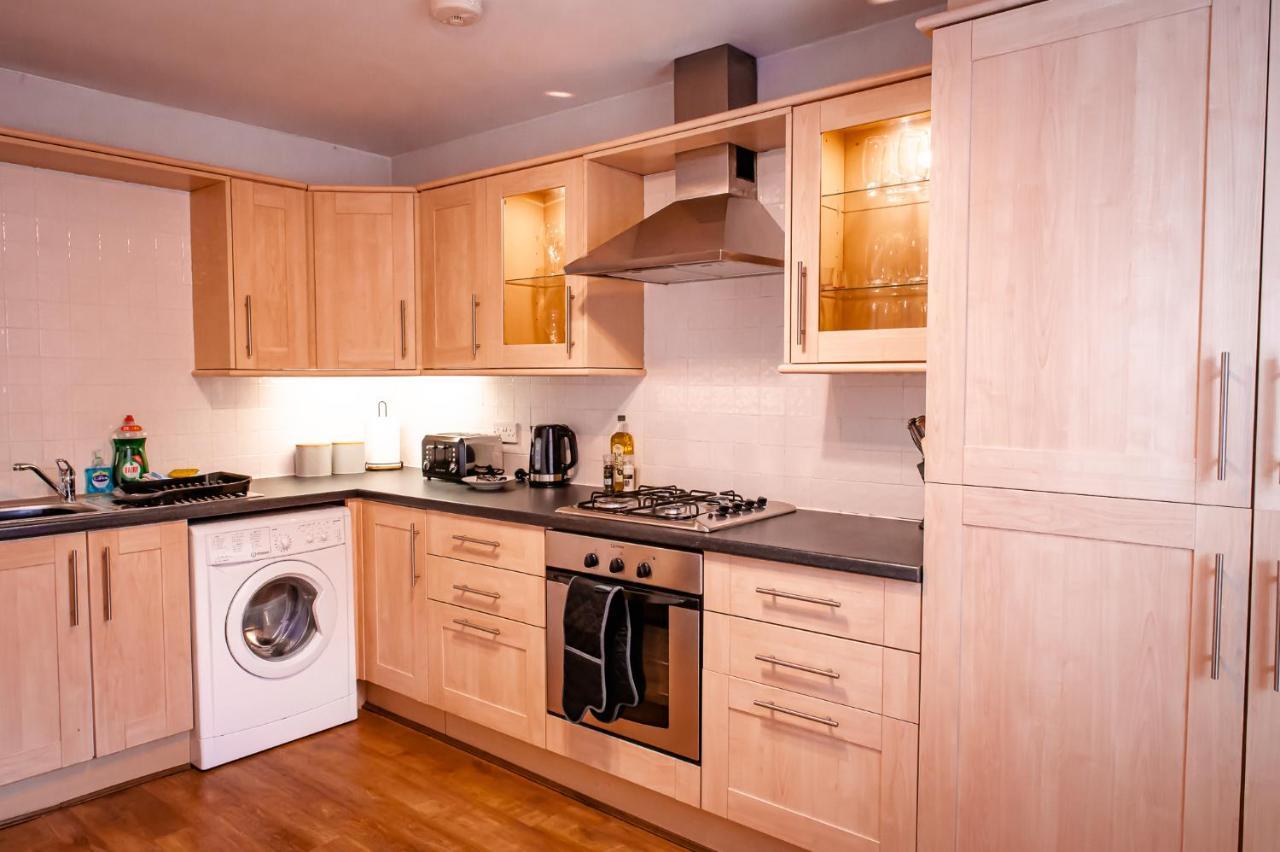 Lord Street - 2 Beautiful Apartments - Sleep Up To 14 Guests - By Rework Accommodation Честър Екстериор снимка