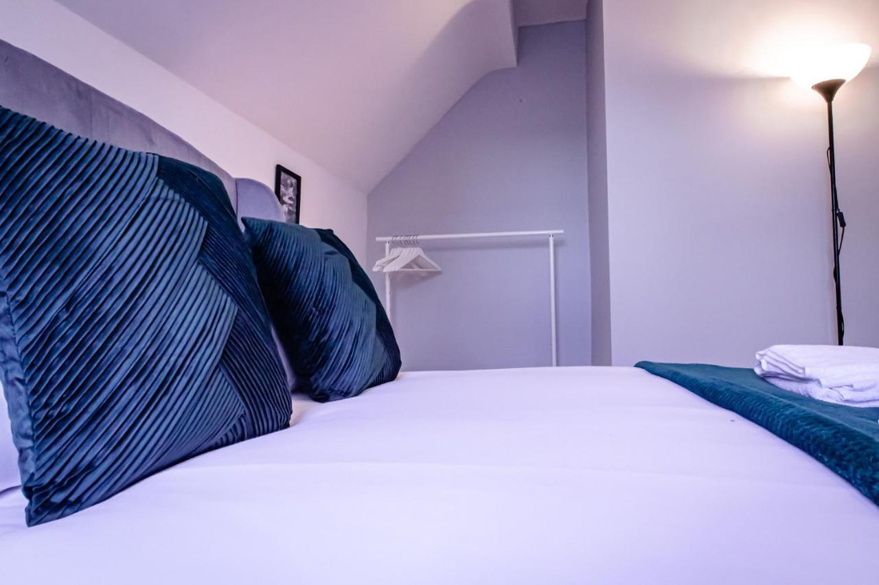 Lord Street - 2 Beautiful Apartments - Sleep Up To 14 Guests - By Rework Accommodation Честър Екстериор снимка