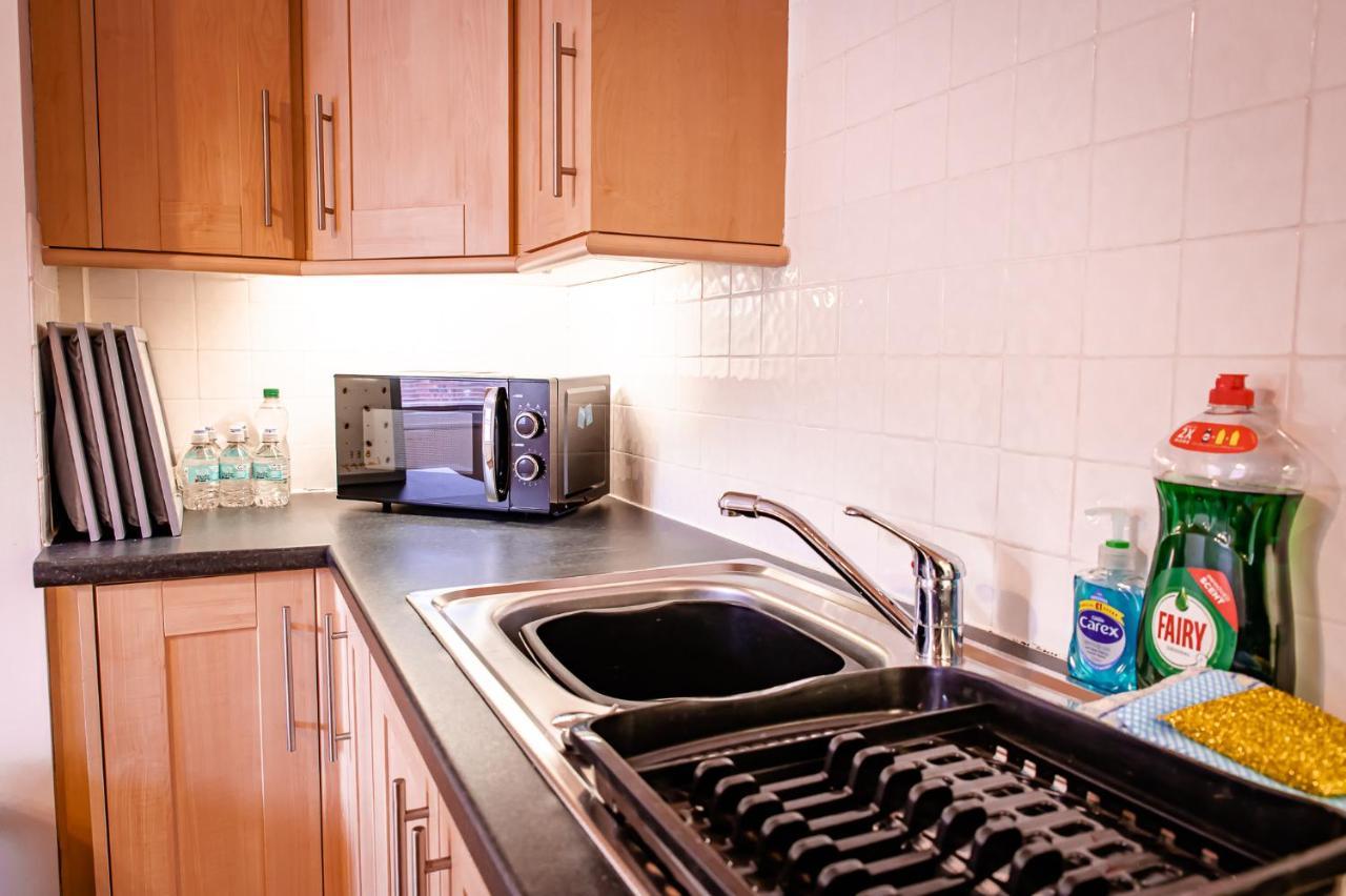 Lord Street - 2 Beautiful Apartments - Sleep Up To 14 Guests - By Rework Accommodation Честър Екстериор снимка