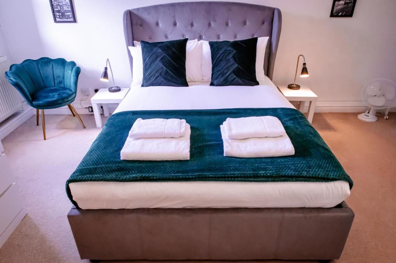 Lord Street - 2 Beautiful Apartments - Sleep Up To 14 Guests - By Rework Accommodation Честър Екстериор снимка