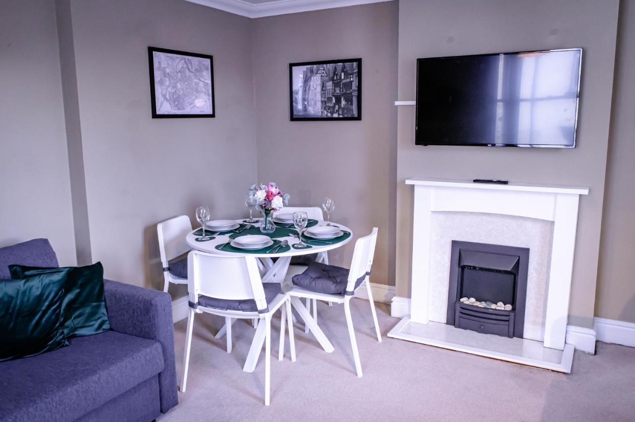 Lord Street - 2 Beautiful Apartments - Sleep Up To 14 Guests - By Rework Accommodation Честър Екстериор снимка