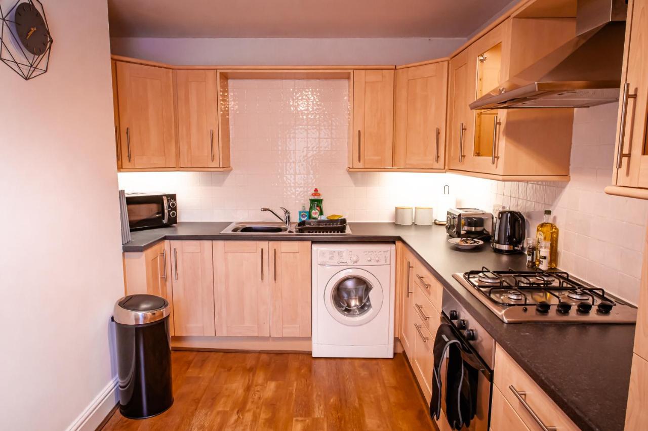 Lord Street - 2 Beautiful Apartments - Sleep Up To 14 Guests - By Rework Accommodation Честър Екстериор снимка