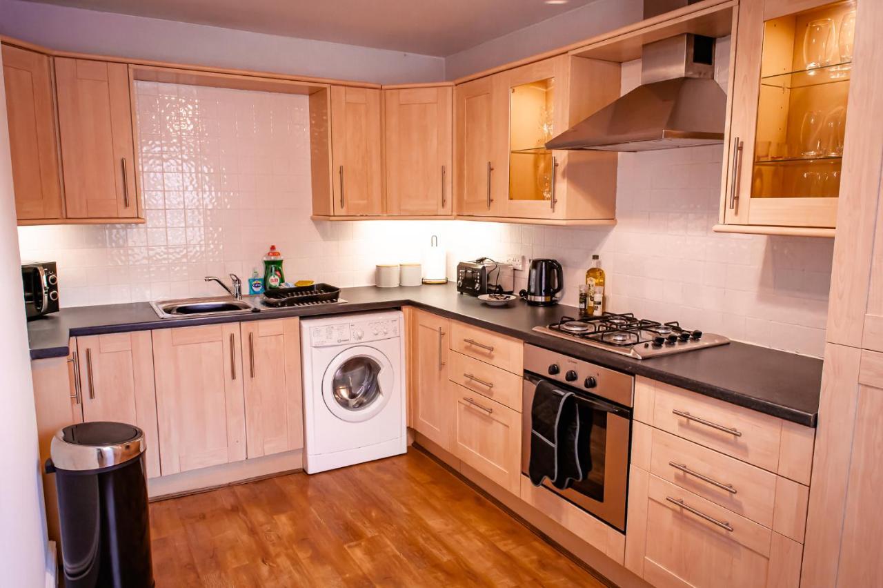 Lord Street - 2 Beautiful Apartments - Sleep Up To 14 Guests - By Rework Accommodation Честър Екстериор снимка