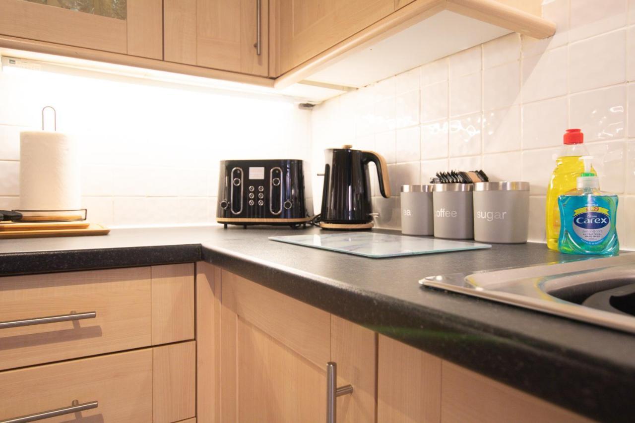 Lord Street - 2 Beautiful Apartments - Sleep Up To 14 Guests - By Rework Accommodation Честър Екстериор снимка