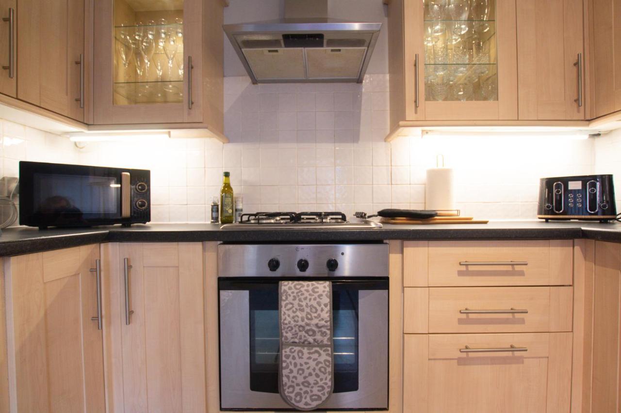 Lord Street - 2 Beautiful Apartments - Sleep Up To 14 Guests - By Rework Accommodation Честър Екстериор снимка