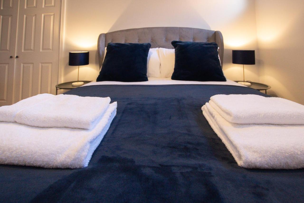 Lord Street - 2 Beautiful Apartments - Sleep Up To 14 Guests - By Rework Accommodation Честър Екстериор снимка