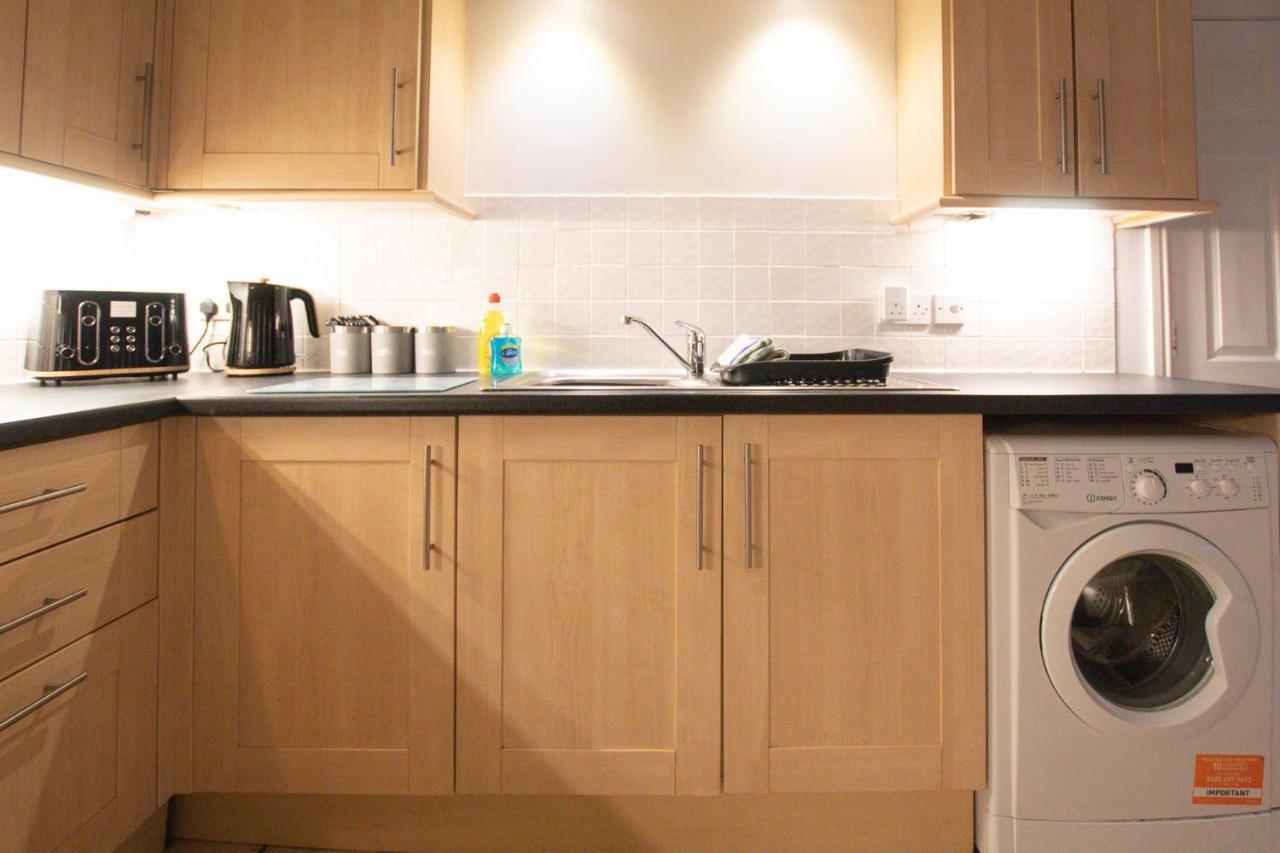 Lord Street - 2 Beautiful Apartments - Sleep Up To 14 Guests - By Rework Accommodation Честър Екстериор снимка