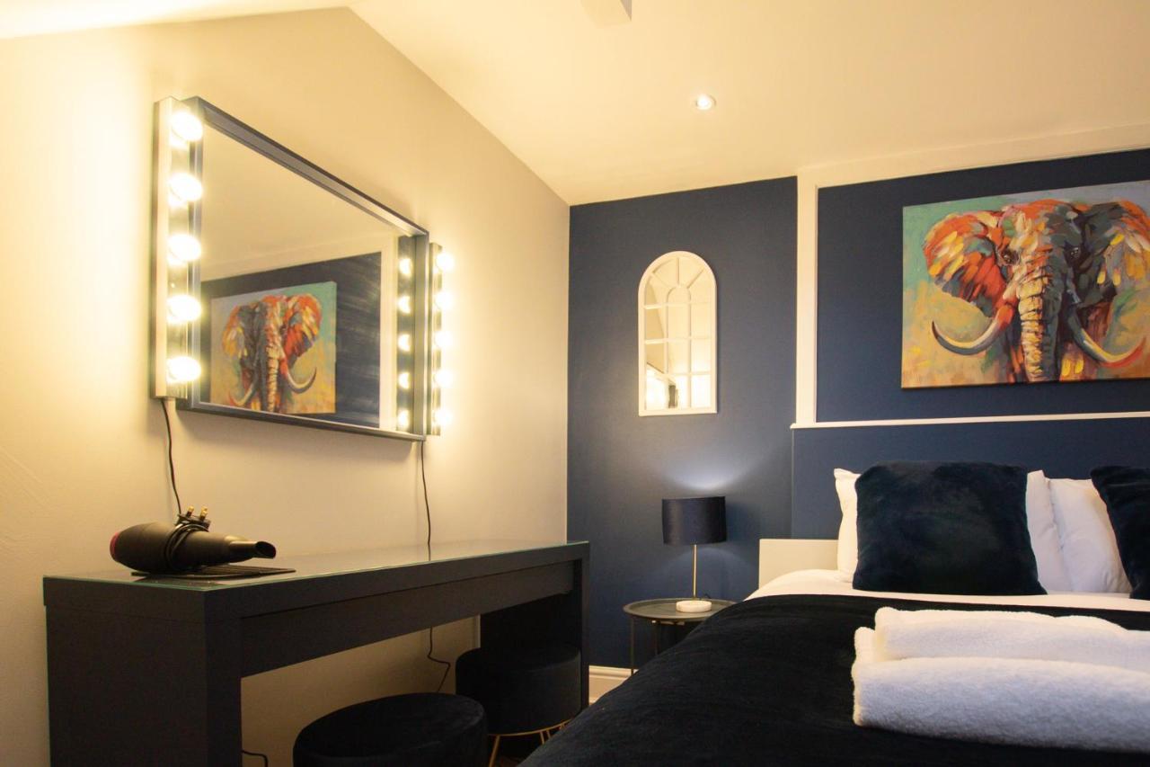 Lord Street - 2 Beautiful Apartments - Sleep Up To 14 Guests - By Rework Accommodation Честър Екстериор снимка