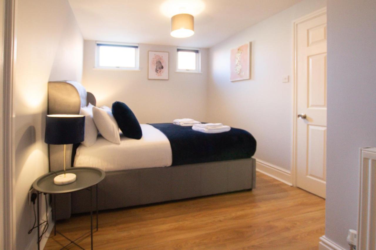 Lord Street - 2 Beautiful Apartments - Sleep Up To 14 Guests - By Rework Accommodation Честър Екстериор снимка