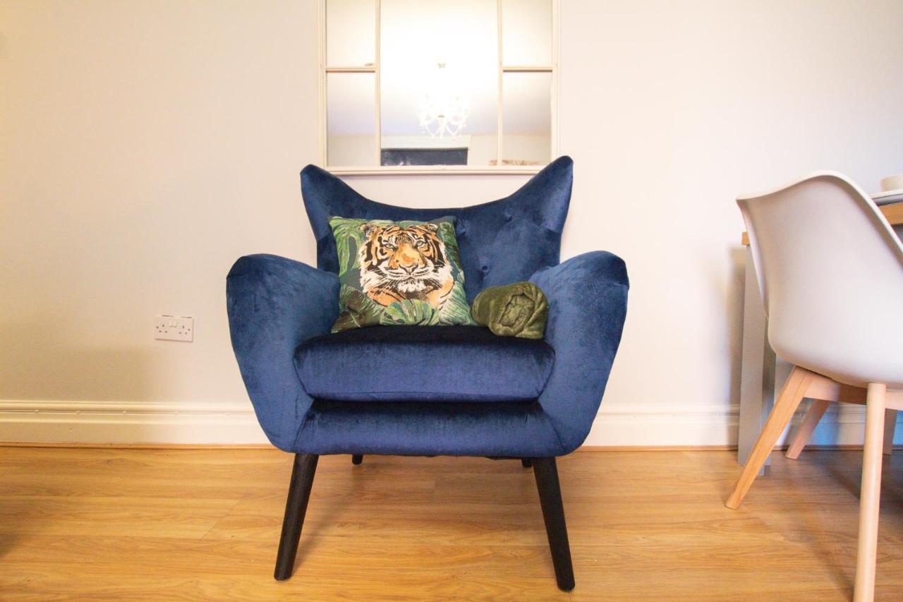 Lord Street - 2 Beautiful Apartments - Sleep Up To 14 Guests - By Rework Accommodation Честър Екстериор снимка