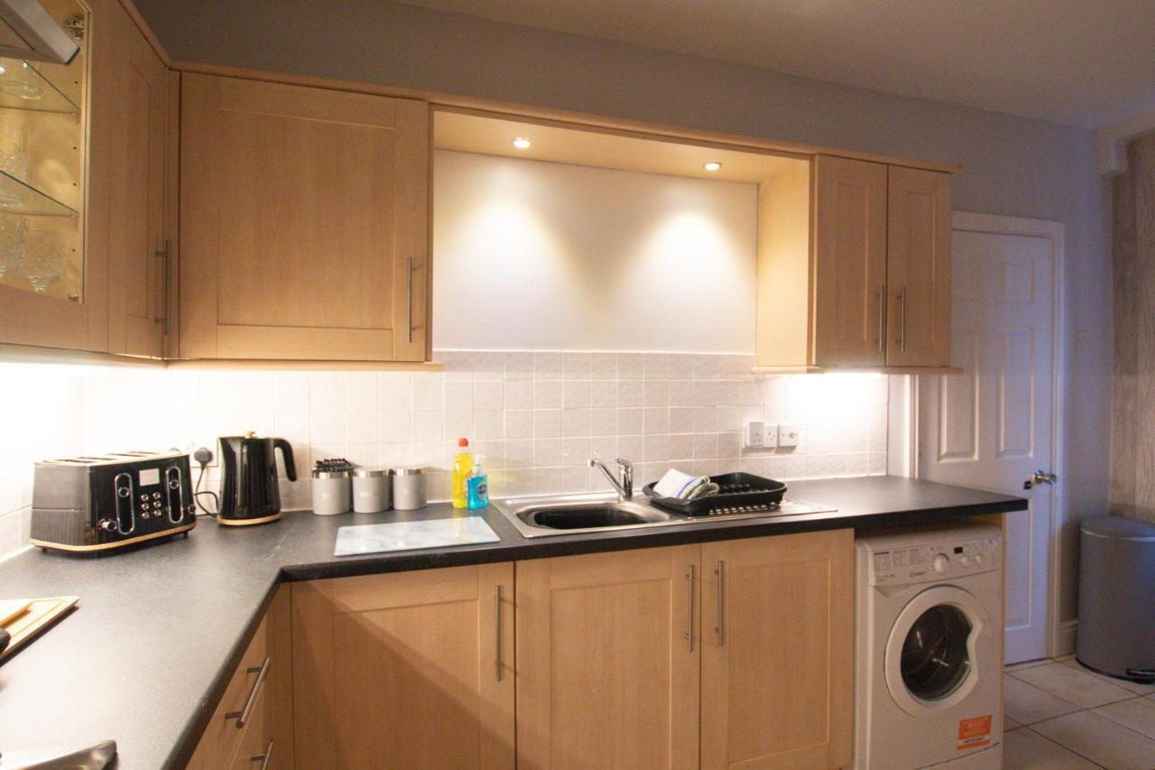 Lord Street - 2 Beautiful Apartments - Sleep Up To 14 Guests - By Rework Accommodation Честър Екстериор снимка