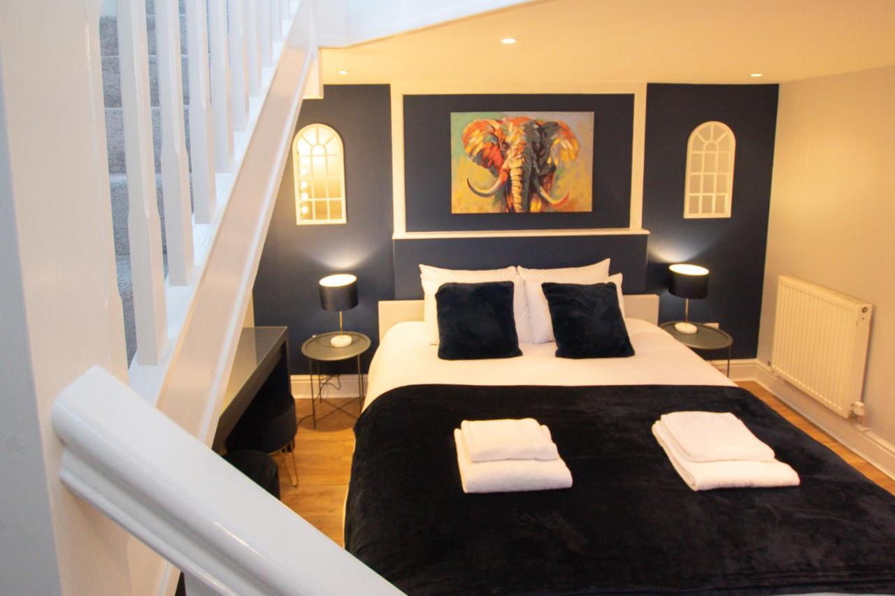 Lord Street - 2 Beautiful Apartments - Sleep Up To 14 Guests - By Rework Accommodation Честър Екстериор снимка