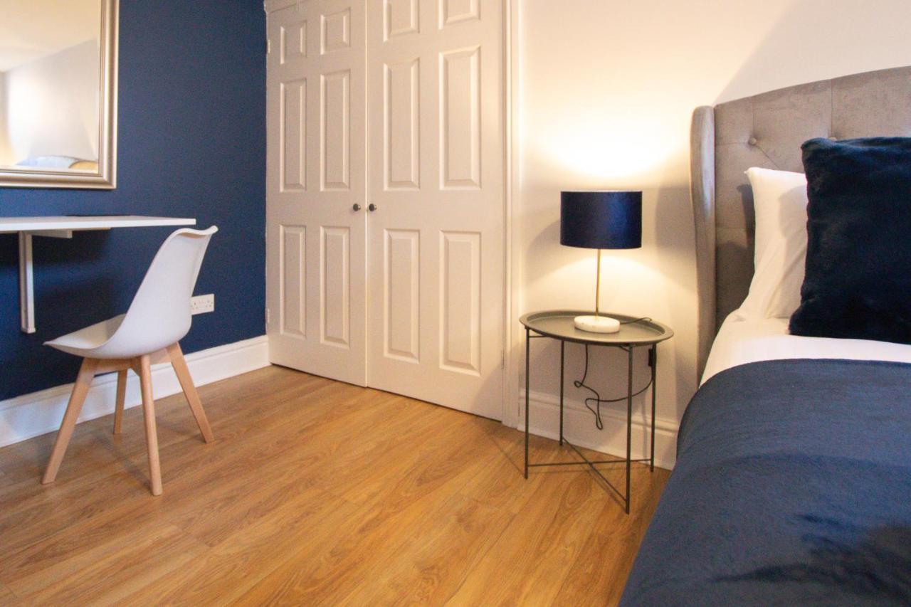 Lord Street - 2 Beautiful Apartments - Sleep Up To 14 Guests - By Rework Accommodation Честър Екстериор снимка